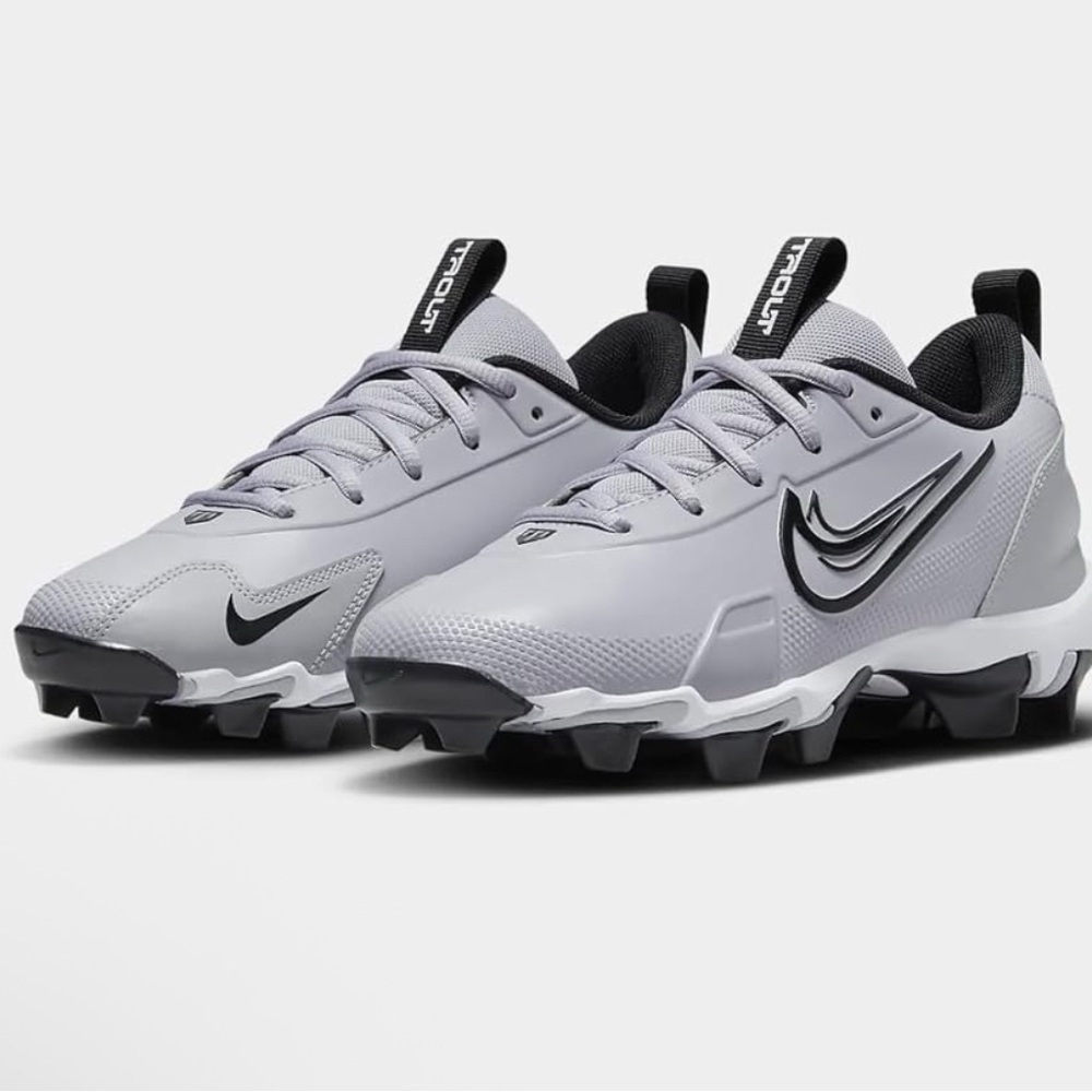 NWOB Nike  Force Trout 9 Youth Baseball Cleats Grey Black Size 5.5